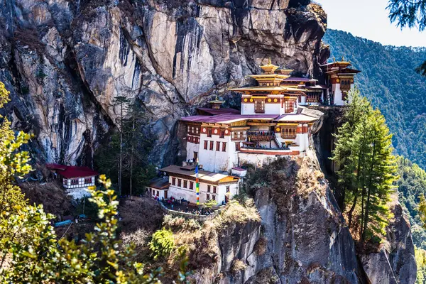 Paro Taktsang: Kaplanlar Manastırı - Bhutan iç içe. Taktsang Taktsang Palphug Manastırı, Paro Vadisi, Bhutan cliffside yer alan popüler ismi.