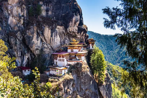 Paro Taktsang: Kaplanlar Manastırı - Bhutan iç içe. Taktsang Taktsang Palphug Manastırı, Paro Vadisi, Bhutan cliffside yer alan popüler ismi.