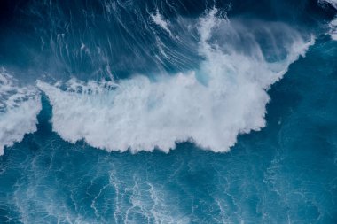 Okyanus dalgaları denizden kopuyor