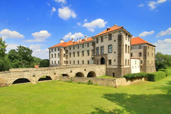 Schöne Burg Nelahozeves Der Tschechischen Republik Stockfoto