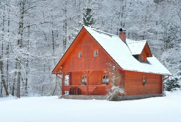 Piękny Drewniany Domek Zimą — Zdjęcie stockowe