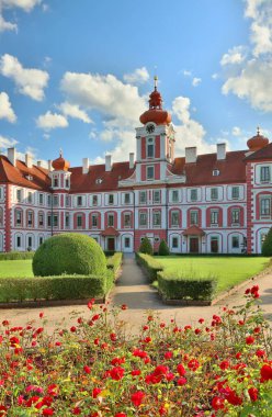 Çek Cumhuriyeti 'ndeki güzel Mnichovo Hradiste kalesi