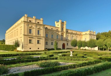 Çek Cumhuriyeti 'ndeki güzel Slezske Rudoltice şatosu