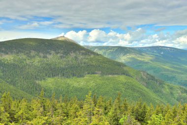 Çek Cumhuriyeti 'ndeki Krkonose Dağları' nın manzarası