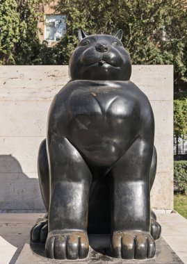 Erivan, Ermenistan - 30 Eylül 2022: Fernando Botero 'nun merkez plazada bir Kedi Heykeli (El Gato)