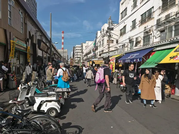 stock image Tokyo, Japan - December 15, 2023: Crowds at the Tsukiji outer Market. It is is a major tourist attraction for both domestic and overseas visitors in Tokyo. A busy street in Tsukiji.