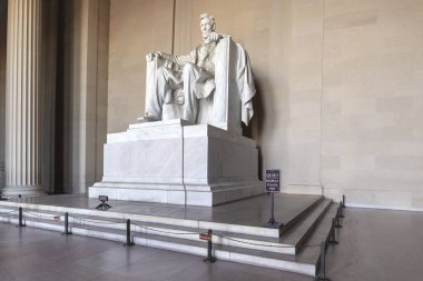 Washington, D.C. - 27 Kasım 2024 Abraham Lincoln heykeli beyaz mermerden yapılmış devasa bir heykel. Lincoln Anıtı.
