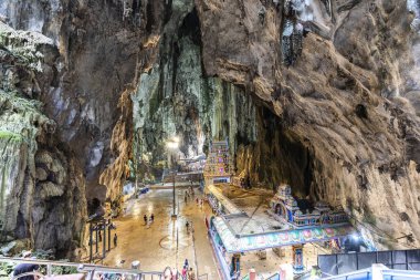 Selangor, Malezya - 2 Ocak 2025: Batu Mağaralarının İçindeki Muhteşem Hindu Tapınağı Kireçtaşı Mağarası - Kuala Lumpur, Malezya Dini Turizm Hedefi 