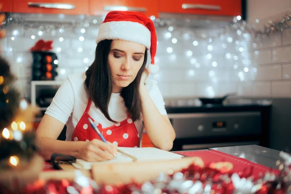 Mulher Fazendo Uma Lista Planejando Uma Festa Natal Casa — Fotografia de Stock