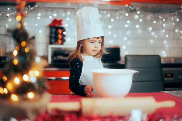 Chef Toddler Memasak Resep Natal Dapur — Stok Foto