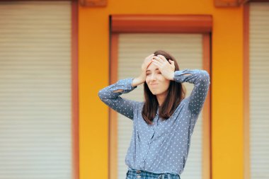 Stresli Kadın Baş Ağrısı Yaşıyor Bunaltıcı 