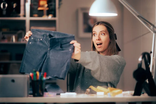 Happy Woman Cutting Her Jeans Ready Summer Fashion Style — Stock Photo, Image