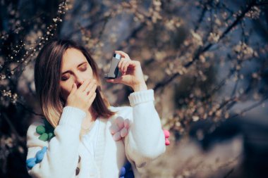 Bahar Alerji Sezonunda Astım Astımı Kullanan Kadın