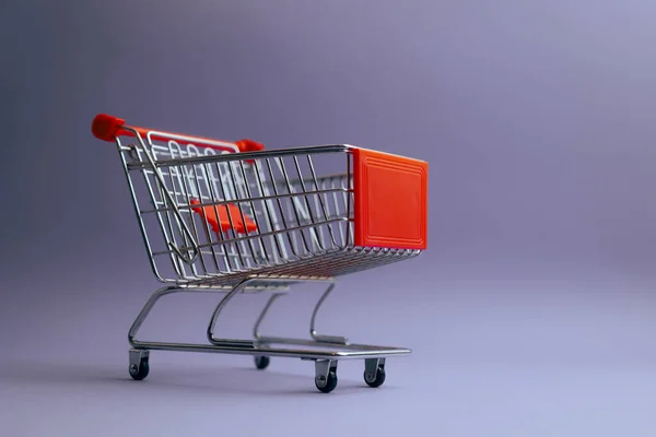 Shopping Cart Minimal Purple Background Announcing Sale Season — Stock Photo, Image