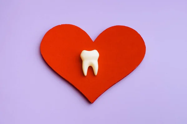 Tooth Top Red Heart Dental Care Symbol Image — Stok Foto