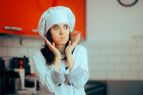 Funny Chef Memakai Seragam Berdiri Dapur — Stok Foto