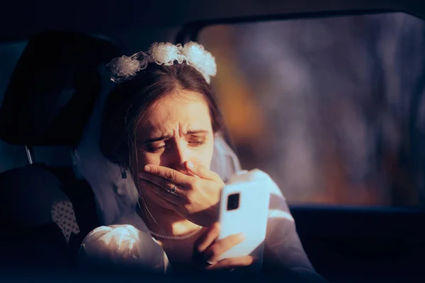 Bruden Gråter Efter Att Mottagit Bryta Upp Text Från Brudgummen — Stockfoto