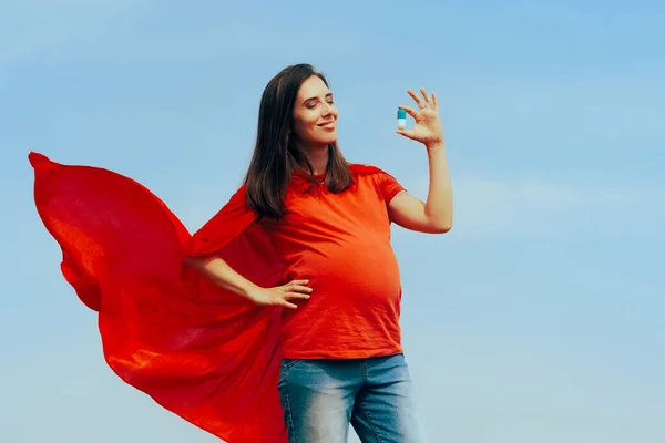 Wanita Super Hamil Mengambil Vitamin Kehamilan Nya — Stok Foto