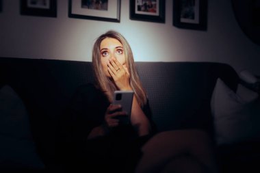 Şok Olan Kadın Gecenin Bir Yarısında Bir Mesaj Aldı