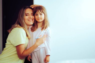 Anne Kızını Ölçüyor Gelişim Sürecini Denetiyor 