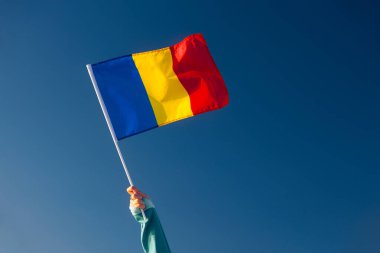 Mavi Gökteki Romanya Bayrağından Feragat Etmek 
