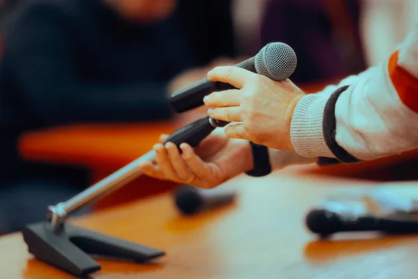 Hand Arranging Microphone Preparing Make Speech — Stock Photo, Image