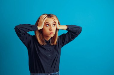 Stresli Öğretmen Bilmece Hisseden Ders Kitapları Tutuyor  