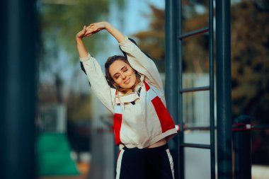 Çalışmadan önce kollarını geren Mutlu Sözcü 