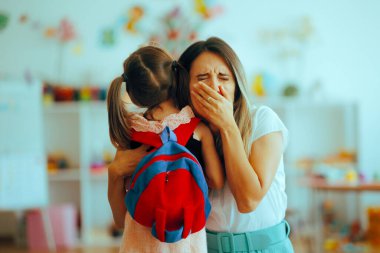Ağlayan Anne Okulun ilk gününde Duygusallaşıyor