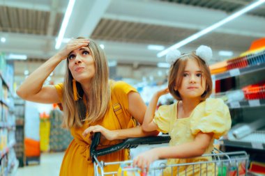 Stresli Anne Süpermarket Alışveriş Spresi sırasında çok etkilendi