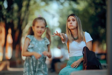 Yaramaz çocuk annesinden kaçıyor ve onu endişelendiriyor.