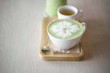 sıcak matcha latte sütlü Japon yeşil çayı