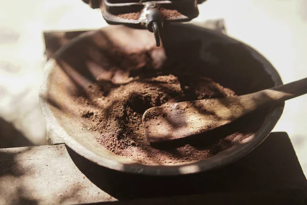 Staromódní Starožitný Brusný Mlýnek Kávu — Stock fotografie