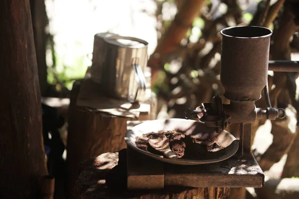 Staromódní Starožitný Brusný Mlýnek Kávu — Stock fotografie