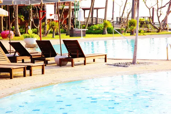 Pool Bank Naast Zwembad Faciliteit Voor Toeristische Check Resort — Stockfoto