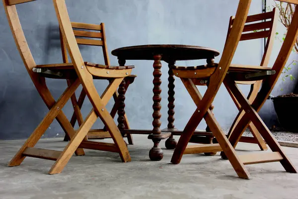 Drewniane Krzesła Stół Retro Stylu Dekoracji Rogu Zbliżyć Stare Meble — Zdjęcie stockowe