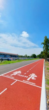 Koşu pisti, dışarıda egzersiz yapmak, her gün koşmak herkesin sağlığını koruyor.