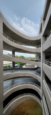 Takviyeli beton yapı, otoparka giden yol..