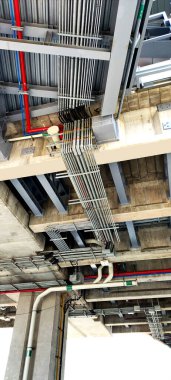 Kanalların tasarımı ve kurulumu, elektrik ve iletişim kablo sistemleri, yedek sistemler, güvenlik sistemleri, güçlendirilmiş beton yapıların altındaki drenaj boruları.