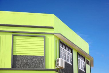 dış tasarım kare biçimli yeşil bina