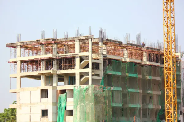 İnşaat alanındaki beton yapılar güçlendirildi.