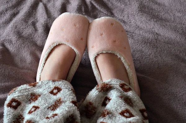 Girl Bed Warm Home Slippers Rhombus Print Pajamas Home Comfort — Stock Photo, Image