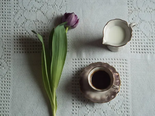 Espresso ve Süt Eflatun Lale, Yatay Düz Yataklı Vintage Çanak
