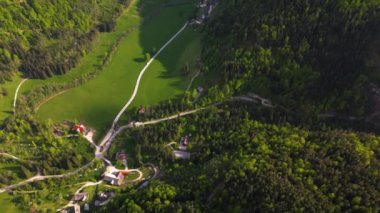 Logarska Dolina, Kamnik - Savinja Alpleri, Slovenya. İnsansız hava aracı görüntüleri.