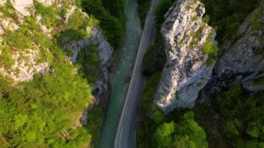 Savinja nehri, Solcava, Slovenya yakınlarında. İHA yakalama.