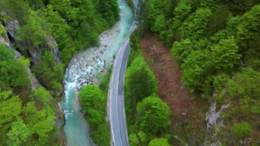 Savinja nehri, Solcava, Slovenya yakınlarında. İHA yakalama.