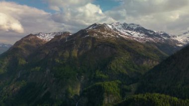 Avusturya Alpleri, Grossglockner Alp yolu. İHA hava görüntüleri.
