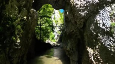 Transilvanya, Trascau dağları, Alba ilçesi, Romanya 'dan Ramet vadileri. İnsansız hava aracı görüntüleri.