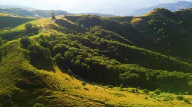 Apuseni dağları, Dumesti köyü, Alba ilçesi, Romanya. İHA hava görüntüleri.