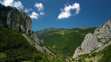 Trascau Dağları, Alba Bölgesi, Romanya. İHA hava görüntüleri.